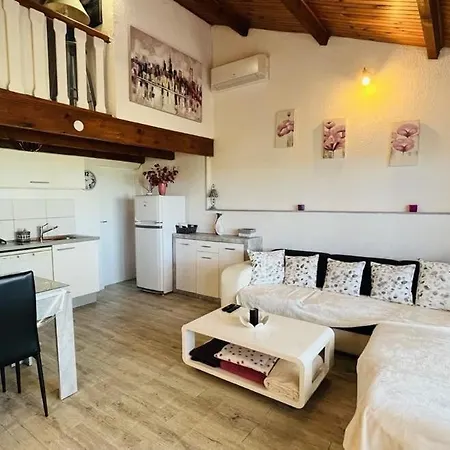 T3 Boug 15 * Lumio (Corsica)